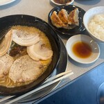 Raamen Kagetsu Arashi - チャーシュー麺＋餃子セット