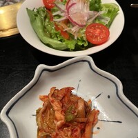 米沢牛黄木 金剛閣 すき焼き しゃぶしゃぶ 毘沙門 - ランチセットのサラダとキムチ