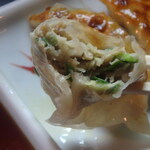 食堂カフェとも - カマドーの にんにく餃子　断面