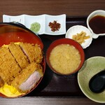 肉屋食堂 たけうち - 極厚とんかつ丼（中盛300グラム）