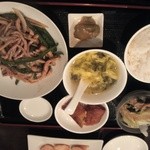 中華彩園 - 青椒肉絲定食（春巻き一本追加）