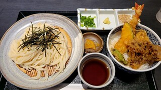 うどん家 こむぎ - ・ざるうどん700円 ・ミニ天丼530円