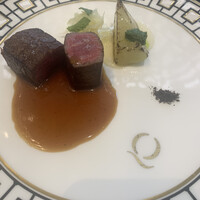 クイントカント - 牛フィレ肉のロースト　青パパイヤとサルサヴェルデ