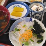 うずしお食堂 - サラダと漬物とスイーツ(サツマイモプリン)