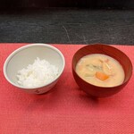 味工房 すず - おかわりの白米とお味噌汁