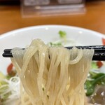 麺や 魁星 - デュラムセモリナ配合の細ストレート麺は独特の食感ながら良い風味