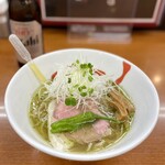 Menya Sakigakeboshi - 青唐の塩 ¥960、瓶ビール（小）¥430