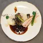 セリュー - ランチコース 9680円 の秋田 比内地鶏 ソースモリーユ