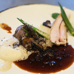 セリュー - ランチコース 9680円 の秋田 比内地鶏 ソースモリーユ