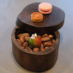 セリュー - ランチコース 9680円 の小菓子