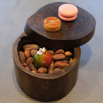 セリュー - ランチコース 9680円 の小菓子