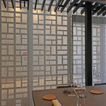 セリュー - 店内のテーブル席の風景です