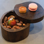 セリュー - ランチコース 9680円 の小菓子