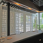 セリュー - 店内のテーブル席の風景です