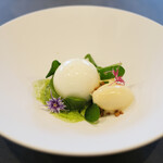 セリュー - ランチコース 9680円 のフリュイルージュ ルッコラ フロマージュブラン