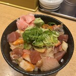 海鮮丼の駅前 - 