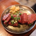 元祖台湾もつ鍋仁 - 牛ハツ刺し