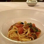 リストランテ・サバティーニ - 冷製プッタネスカ トマト、ケッパー、オリーブのソース フェデリーニ