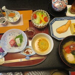 三養荘 - 中心部アップ