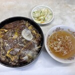 雪龍 - カツ丼、ご飯少な目、850円