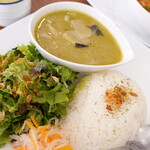 アジアの屋台飯LOTUS - グリーンカレープレート　850円