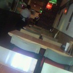 インドスパイス BAR 宇宙脳レストラン チチル&シシリ - カウンターの側の縦に長い席。奥にも席があります