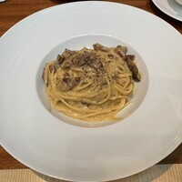 フィオレンティーナ - ポルチーニとパンチェッタのスパゲッティーニカルボナーラ　¥2970
                    ポルチーニとパンチェッタがたっぷり入った濃厚なカルボナーラ。絶品。