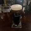 THE DUBLINERS' IRISH PUB - クローバーのバブルアート。