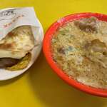 世界豆漿大王 - 中華風パン（豚肉・チーズ・玉焼き）と鹹豆漿(2023/7)