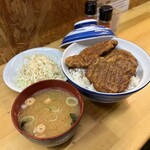 Koshinoya - キャベツと味噌汁がついてます