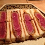 器楽亭 - 箸休め（笑、休まらんって）　ビーフカツサンド