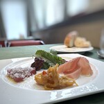 Trattoria SESTO - ◆前菜盛り合わせ・・アルコールが欲しくなる品ですけれど、我慢。(^_^;)　 暑い日でしたから、ビールが欲しくなりました～