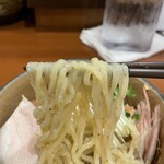 串まる - ツルモチ食感の中細麺