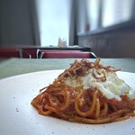 Trattoria SESTO - ◆モッツラレとパンチェッタのトマトパスタ・・トマトソースは薄かったり中途半端な味わいの品が多いのですけれど、 見るからに濃厚で美味しそう～。^^