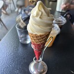 Cafe Hungry Spot - 香草軟冰淇淋(450日圓)