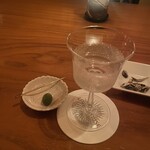 Bar リンハウス - オリーブがふたつ。別添え舛添。突き出しは乾き物