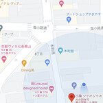 小梟 - 道どこから入るのだろう 汗　お店の入口も汗　隣に大きなコインパーキングがあります　お店の前の通りは1通ではなさそうです　塩小路から南に行けばよさそうです