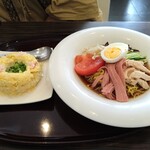 暖龍 - 家内のぉ～ラーメンランチ1045円税込ですってぇ〜♪具材がぁボリューミーだぁ～よぉ〜！