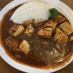 Kare Kurabu Ruu - 麻婆カレー930円（サラダ&ソフトドリンク付）