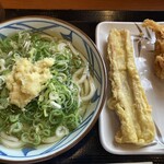 丸亀製麺 - かけうどん(¥390-¥100)+かしわ天(¥180)+ちくわ天(¥140)