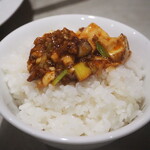 老虎菜 - 四川式 麻婆豆腐 オンザライス