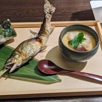 囲炉裏と日本料理 松風庵 - 前菜 奥美濃古地鶏つみれとやまっこしいたけ茶碗蒸し 囲炉裏から~鮎の塩焼き