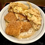 Mekiki no ginji - アジフライの卵とじ丼　揚げたてのアジフライ！