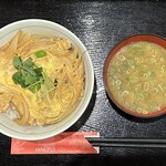 目利きの銀次 - アジフライの卵とじ丼　味噌汁付き