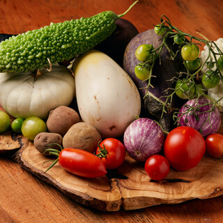 【食材との一期一会を楽しむ】自家製無農薬野菜や、旬の産直食材