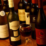 Suteki Ichirou - ワインは赤ワインが人気。グラス840円、ボトル2730円～