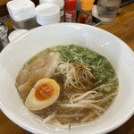 らーめん工房 麺や のぉくれ - 相方の鶏ガラスープのラーメン。スープを飲ませてもらったけど、間違いなく美味しいラーメン