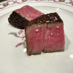 Sanwa - お肉の炭火焼き：千葉ダイヤモンドポーク 肩ロース、鳥取 田村牛 ランプ 32ヶ月
