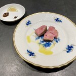 三和 - お肉の炭火焼き：千葉ダイヤモンドポーク 肩ロース、鳥取 田村牛 ランプ 32ヶ月