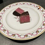 三和 - お肉の炭火焼き：千葉ダイヤモンドポーク 肩ロース、鳥取 田村牛 ランプ 32ヶ月